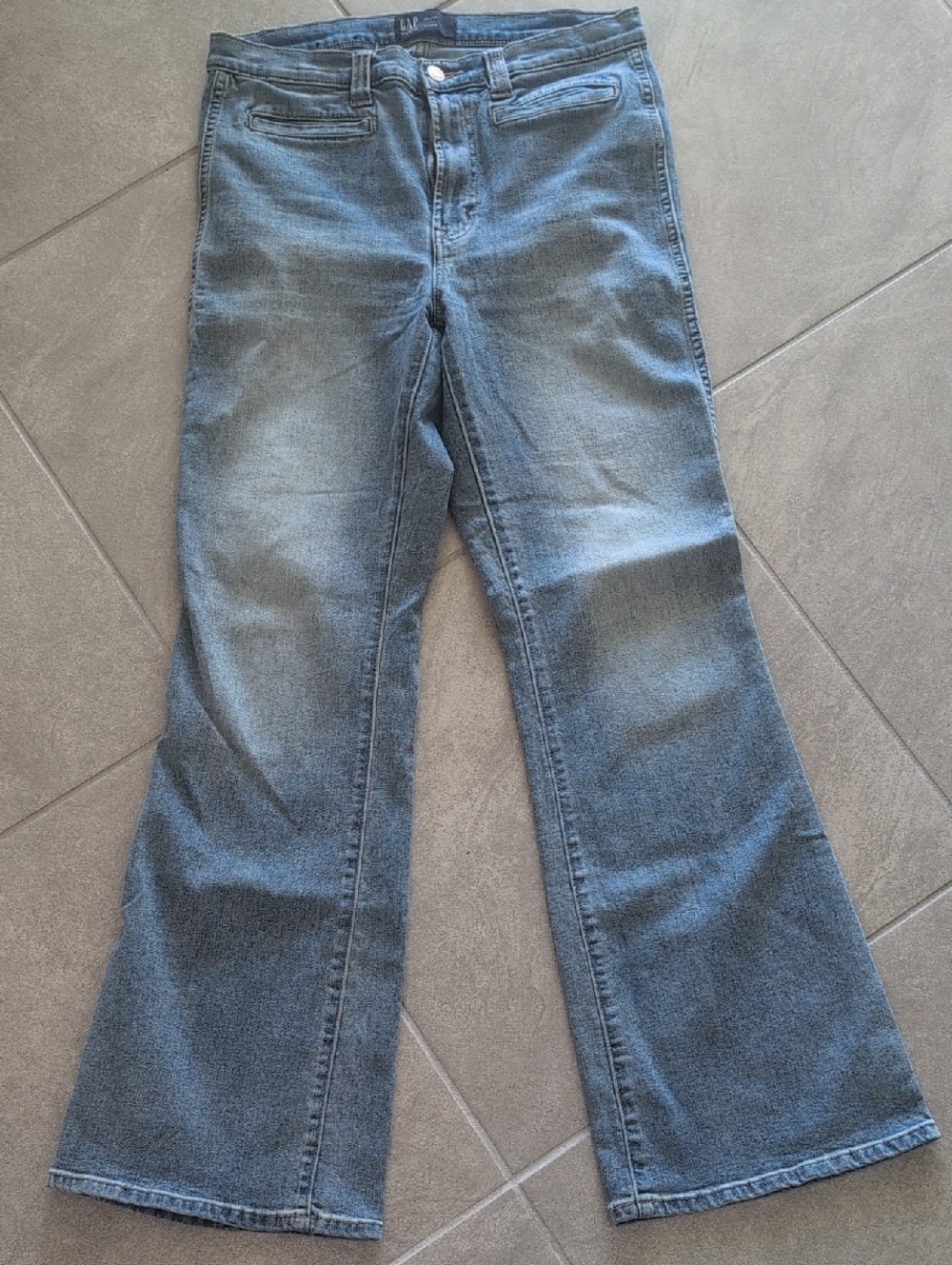 GAP Women's Wide-Leg Jeans in Light Blue Wash
